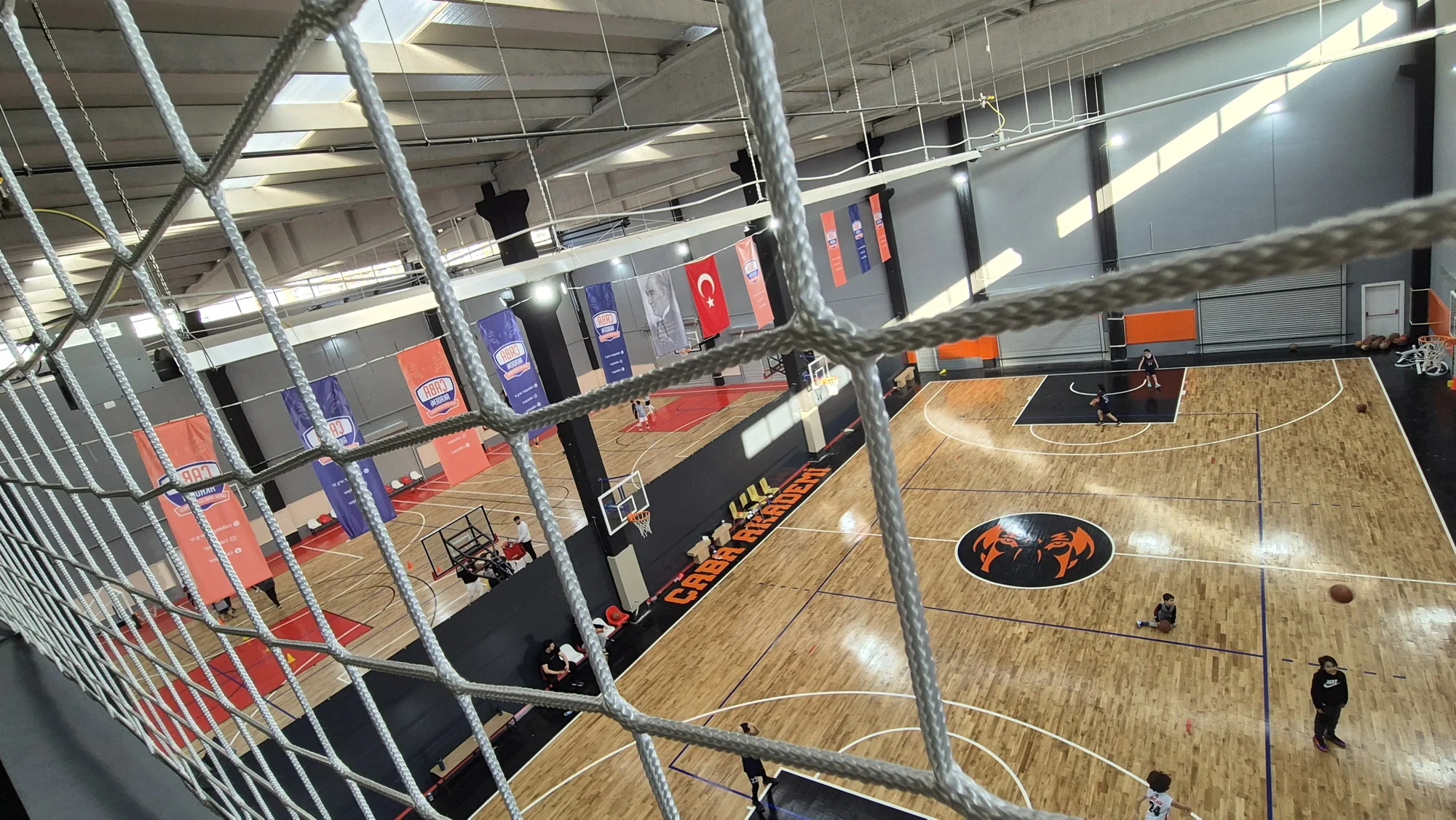 ÇABA Akademi basketbol sahası